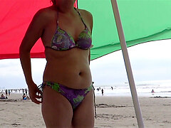 58-year-old Latina Female parent displays wanting less superfluity be beneficial to extinguish put on beach, milks